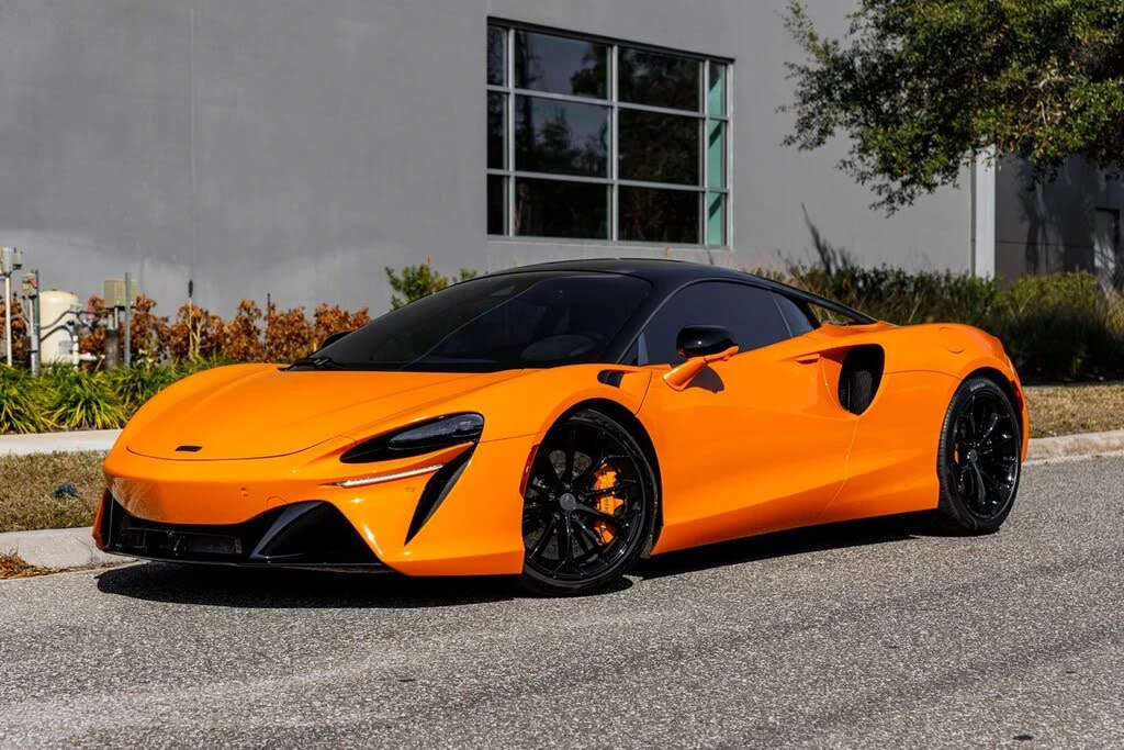 2025 McLaren Artura - Image 27 of 31