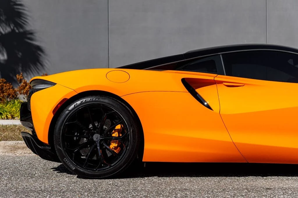 2025 McLaren Artura - Image 13 of 31