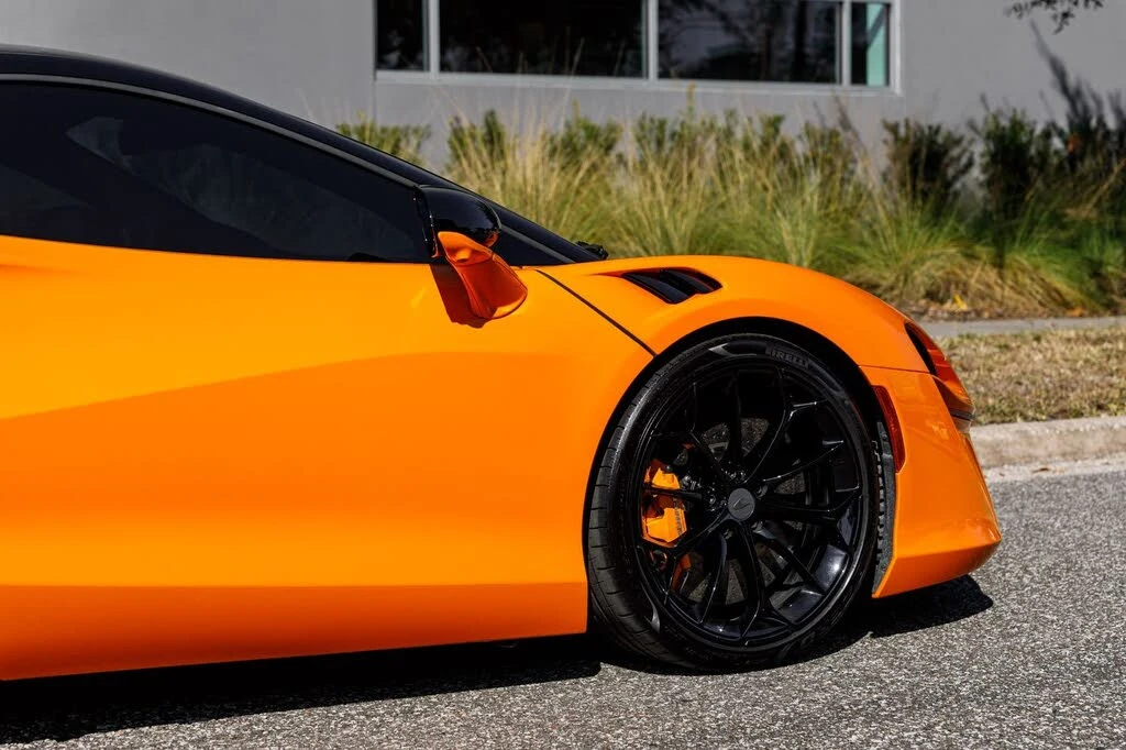2025 McLaren Artura - Image 14 of 31