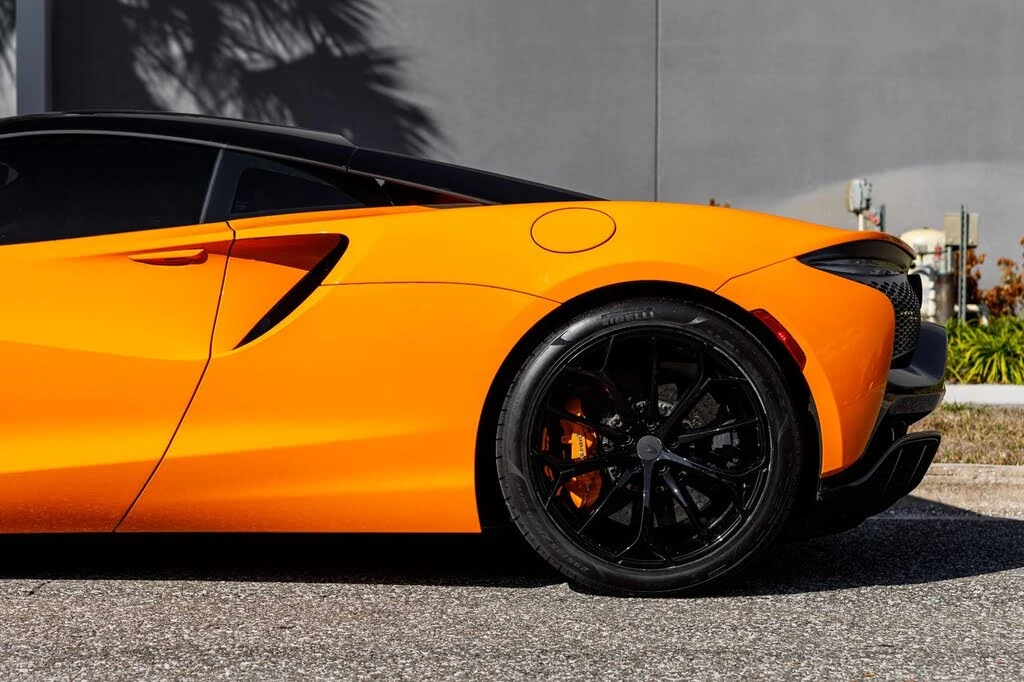 2025 McLaren Artura - Image 24 of 31