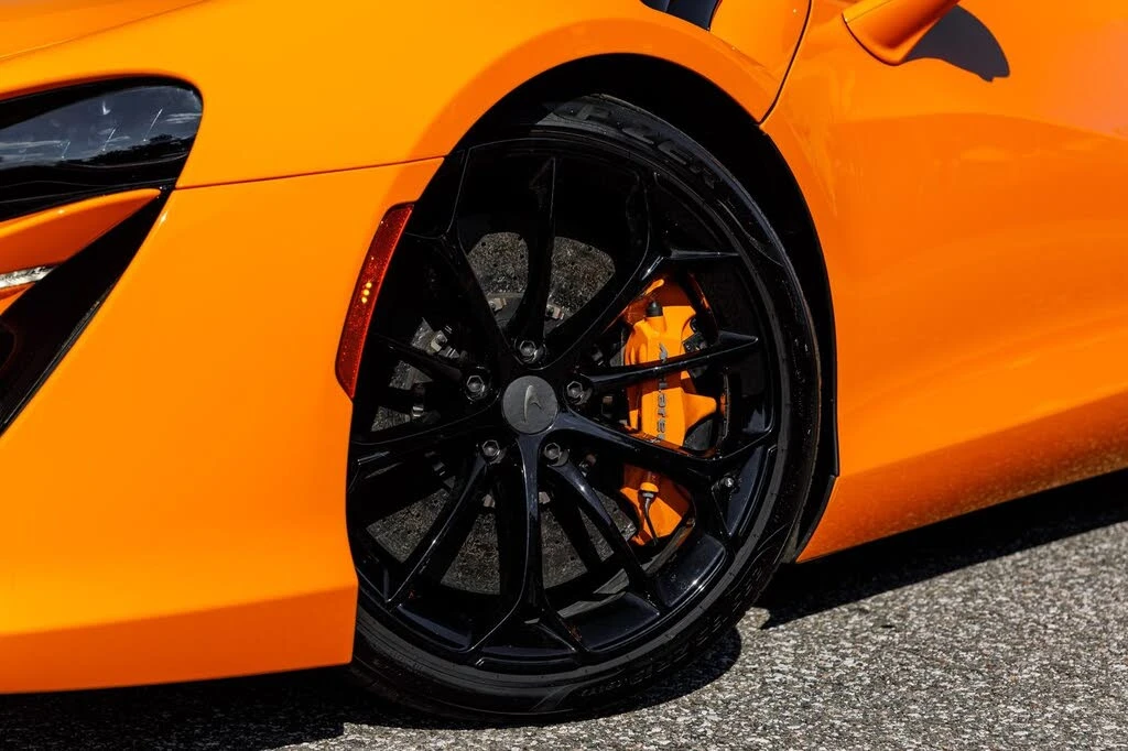2025 McLaren Artura - Image 28 of 31