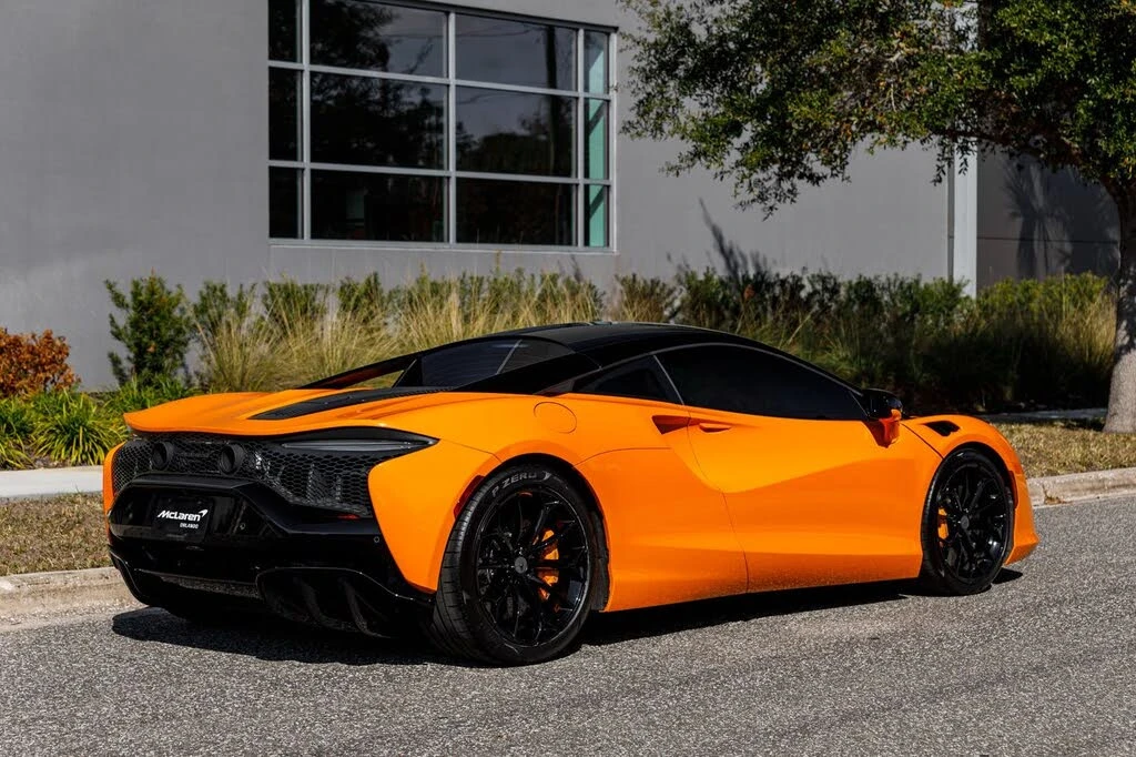 2025 McLaren Artura - Image 5 of 31