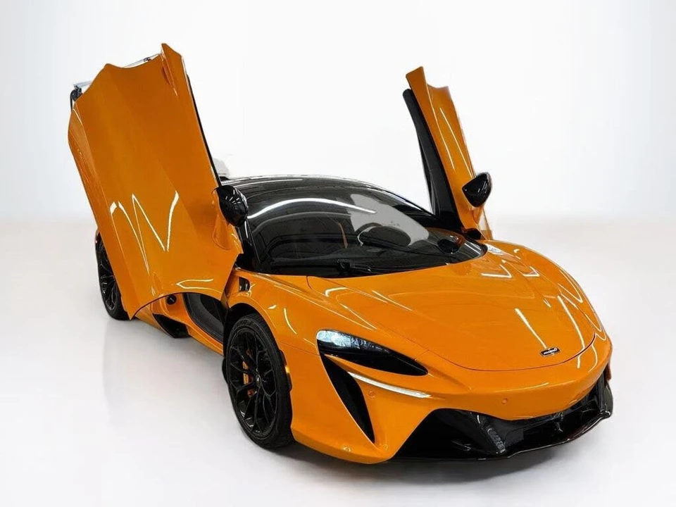 2025 McLaren Artura - Image 23 of 27