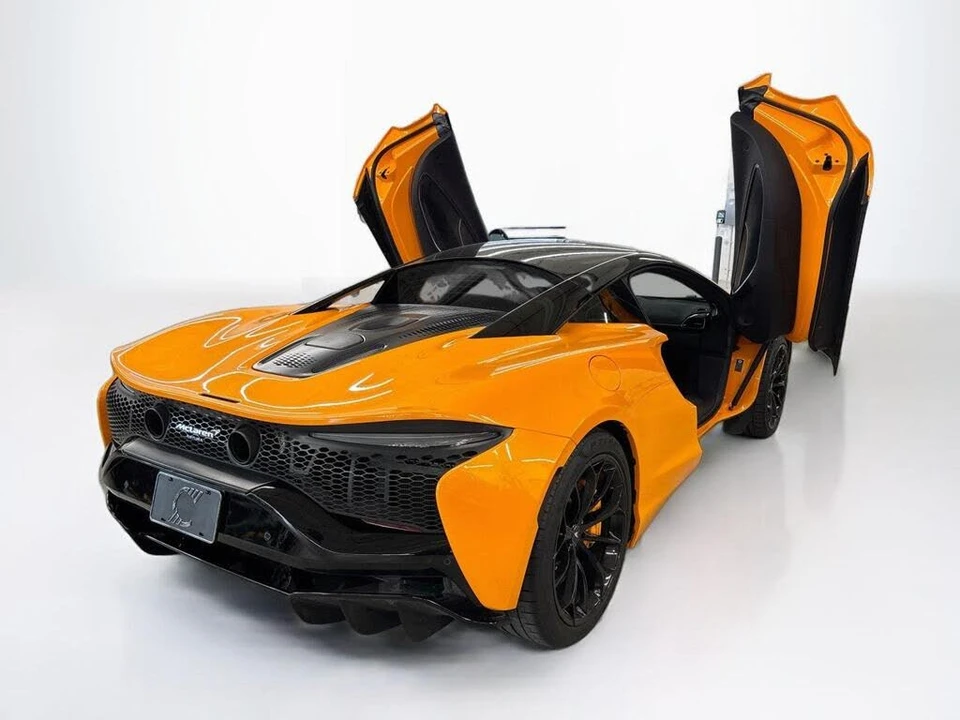 2025 McLaren Artura - Image 24 of 27
