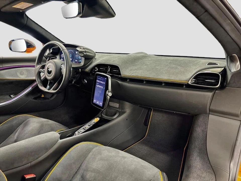 2025 McLaren Artura - Image 20 of 27