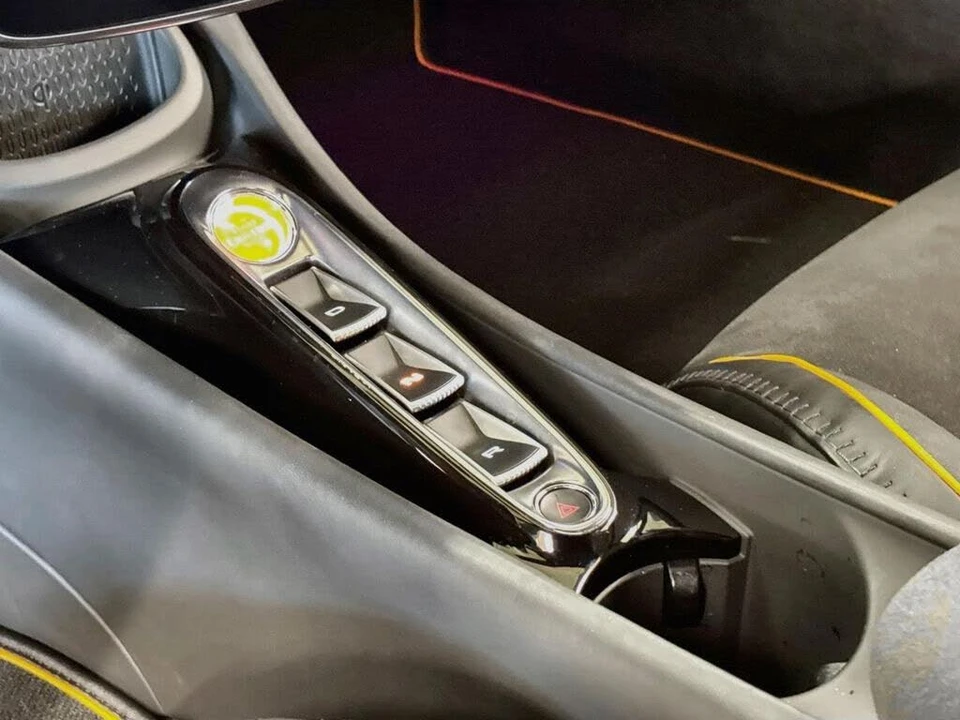 2025 McLaren Artura - Image 15 of 27
