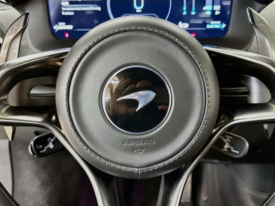 2025 McLaren Artura - Image 19 of 27