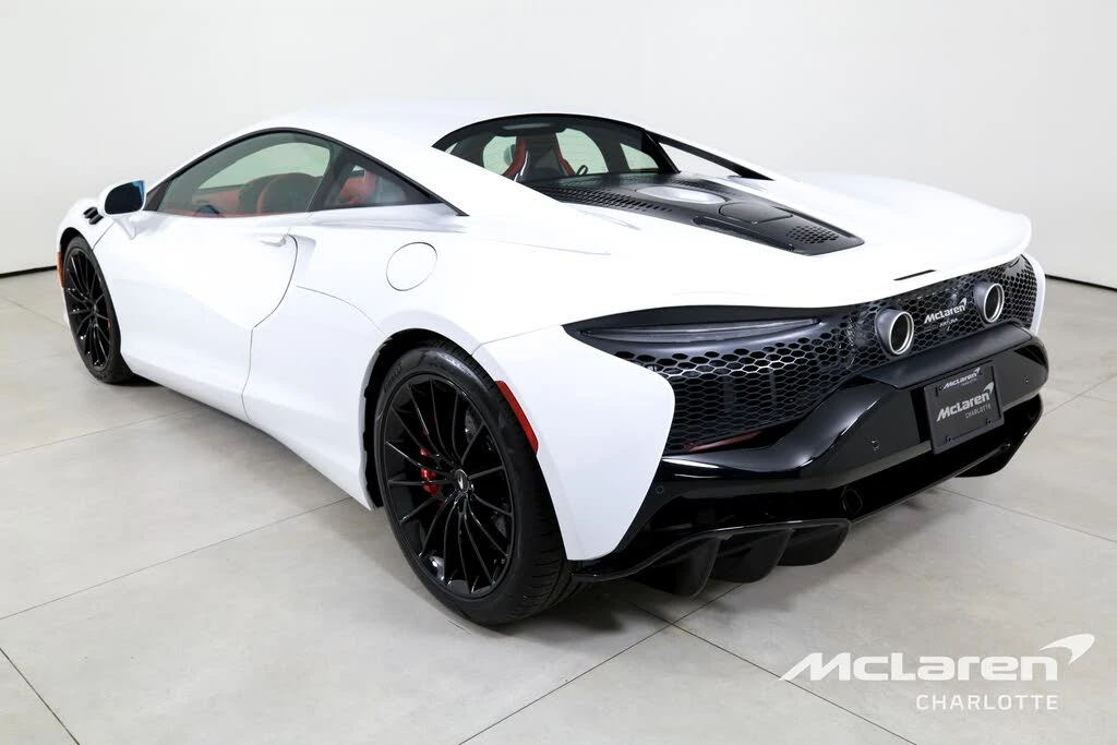 2025 McLaren Artura - Image 7 of 31