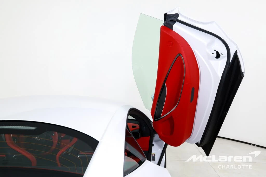 2025 McLaren Artura - Image 17 of 31