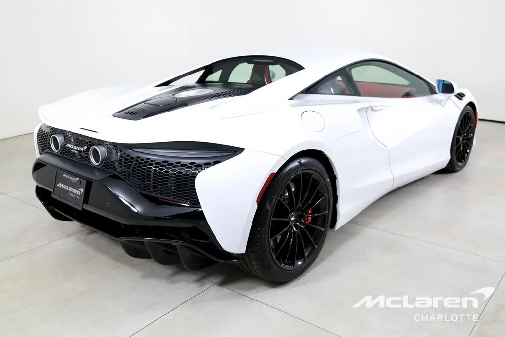 2025 McLaren Artura - Image 9 of 31