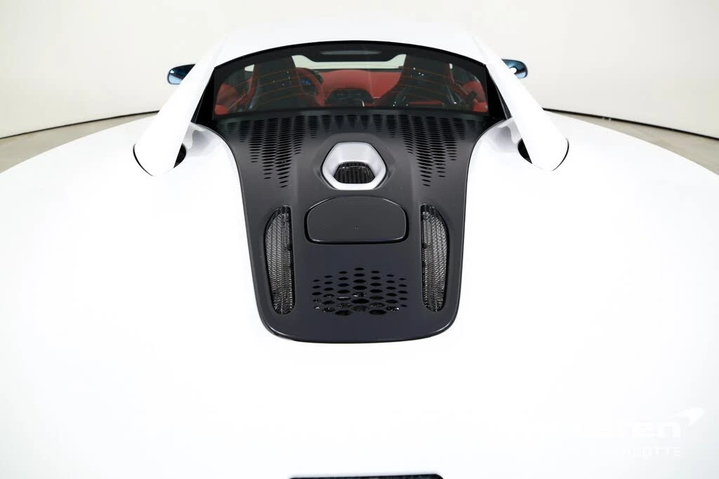 2025 McLaren Artura - Image 24 of 31