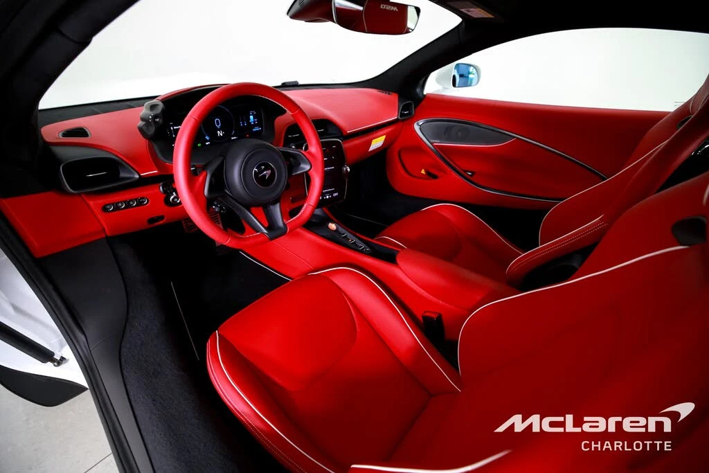 2025 McLaren Artura - Image 13 of 31