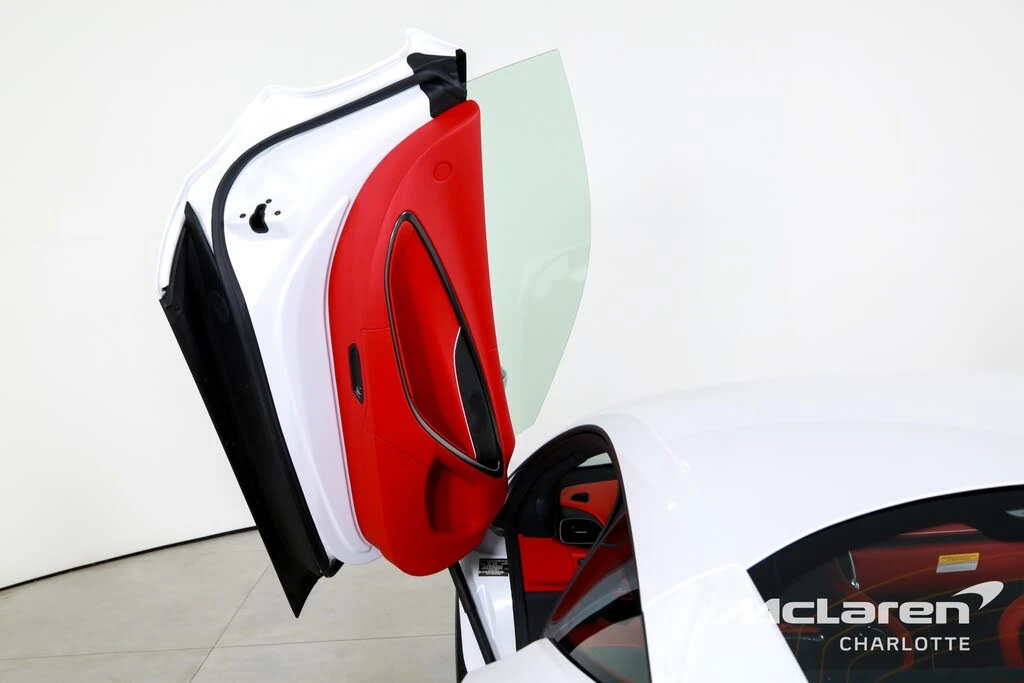 2025 McLaren Artura - Image 11 of 31