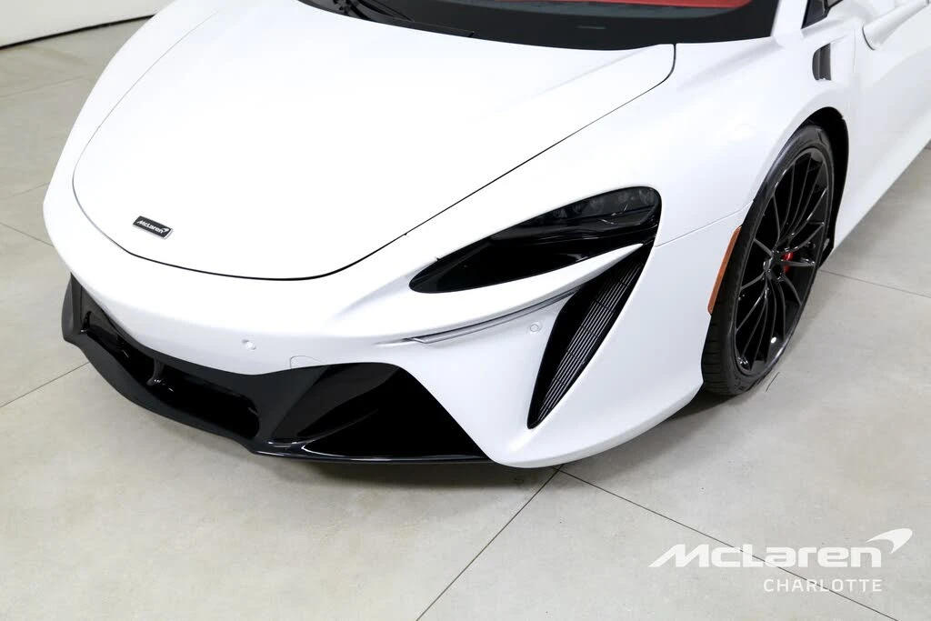 2025 McLaren Artura - Image 29 of 31