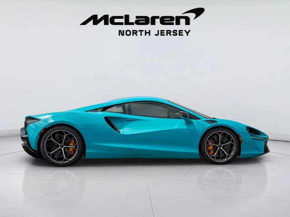 2025 McLaren Artura - Image 7 of 31