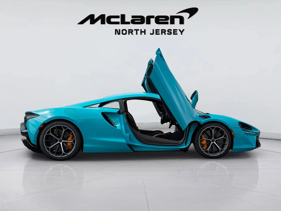 2025 McLaren Artura - Image 8 of 31