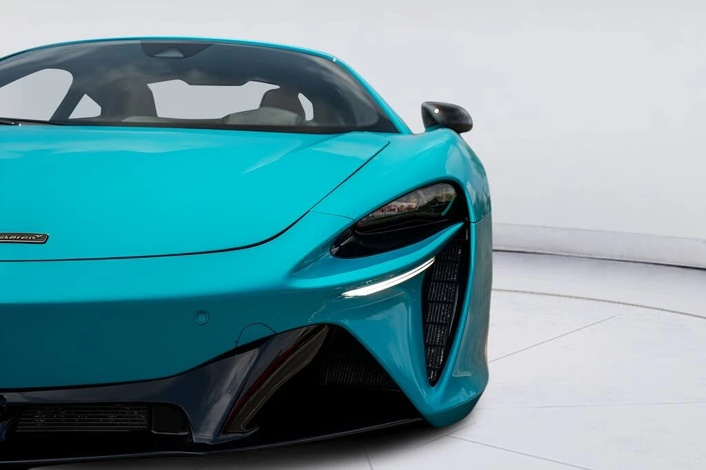 2025 McLaren Artura - Image 19 of 31