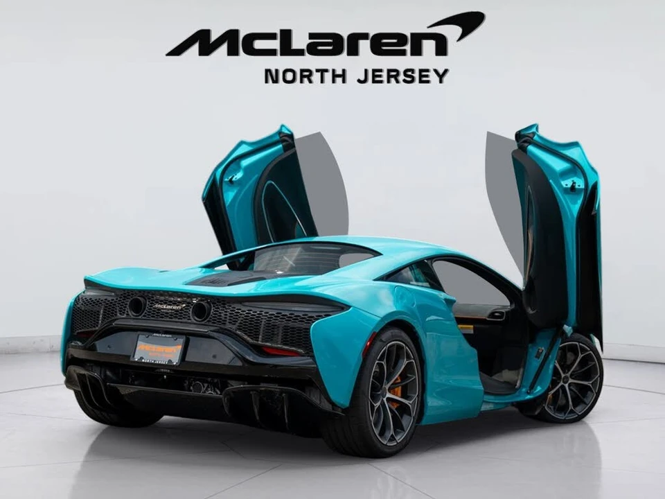 2025 McLaren Artura - Image 10 of 31