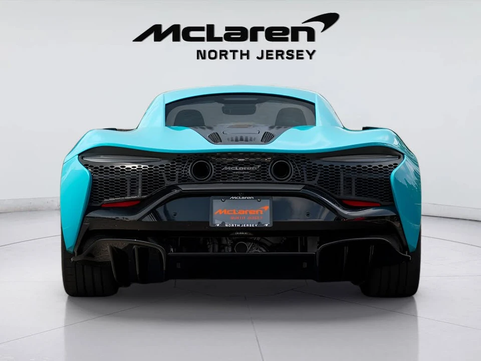 2025 McLaren Artura - Image 11 of 31