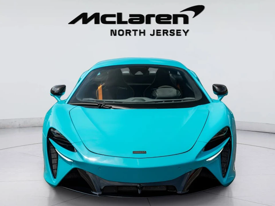 2025 McLaren Artura - Image 23 of 31