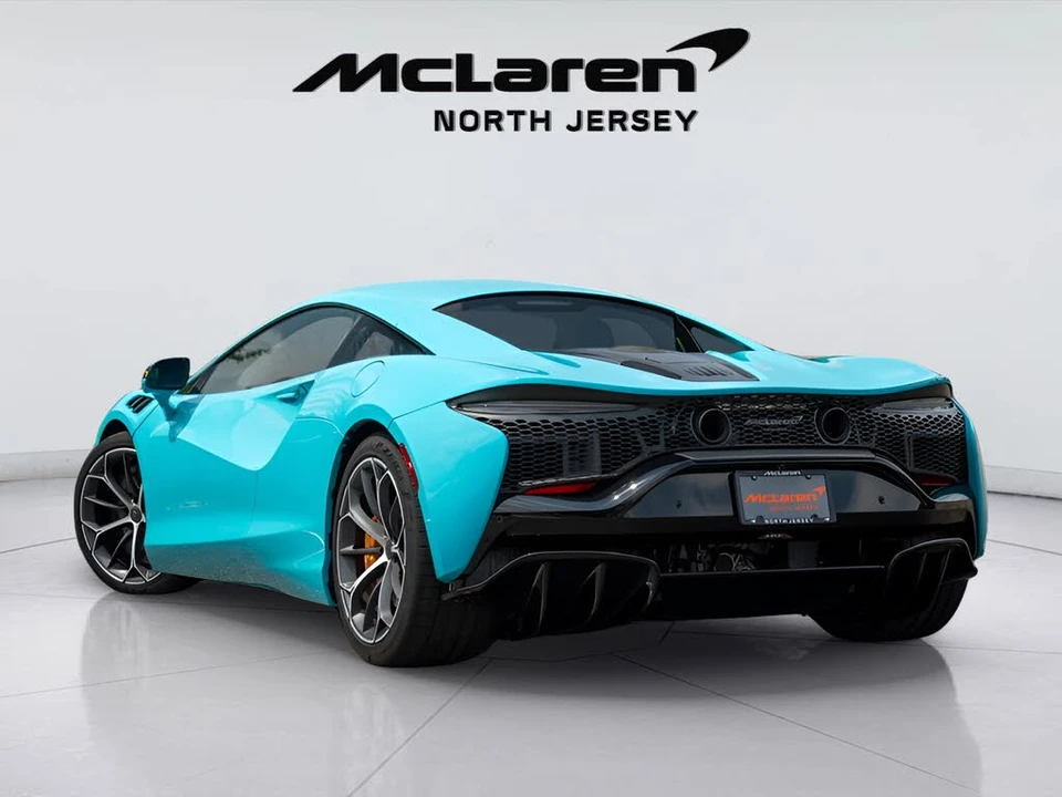 2025 McLaren Artura - Image 13 of 31