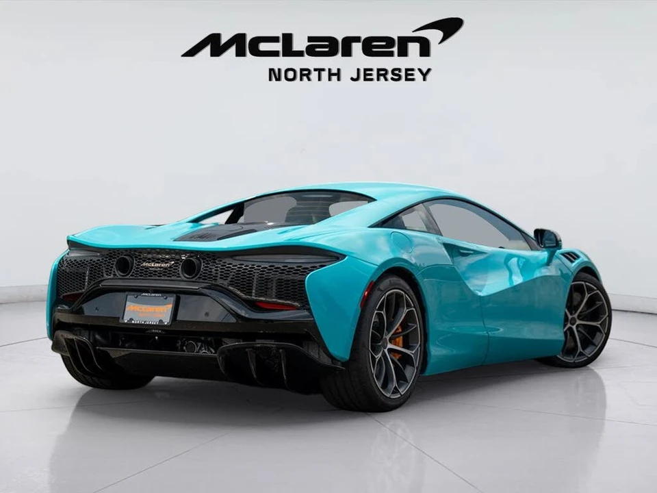 2025 McLaren Artura - Image 9 of 31