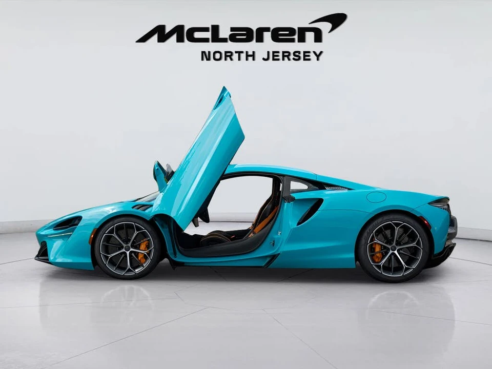 2025 McLaren Artura - Image 16 of 31