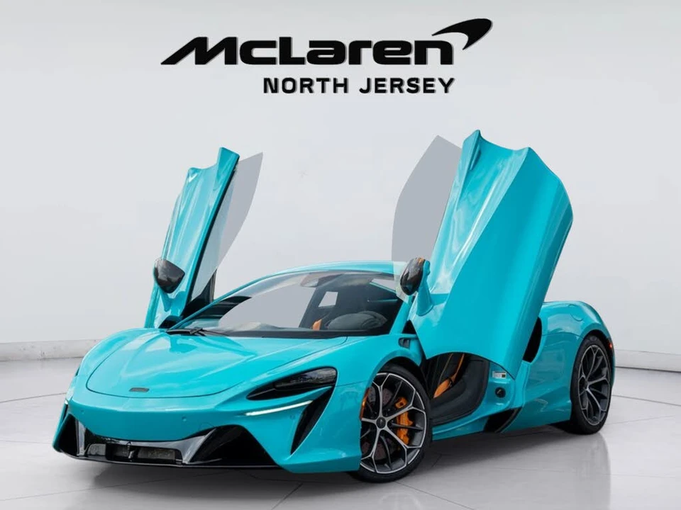 2025 McLaren Artura - Image 2 of 31