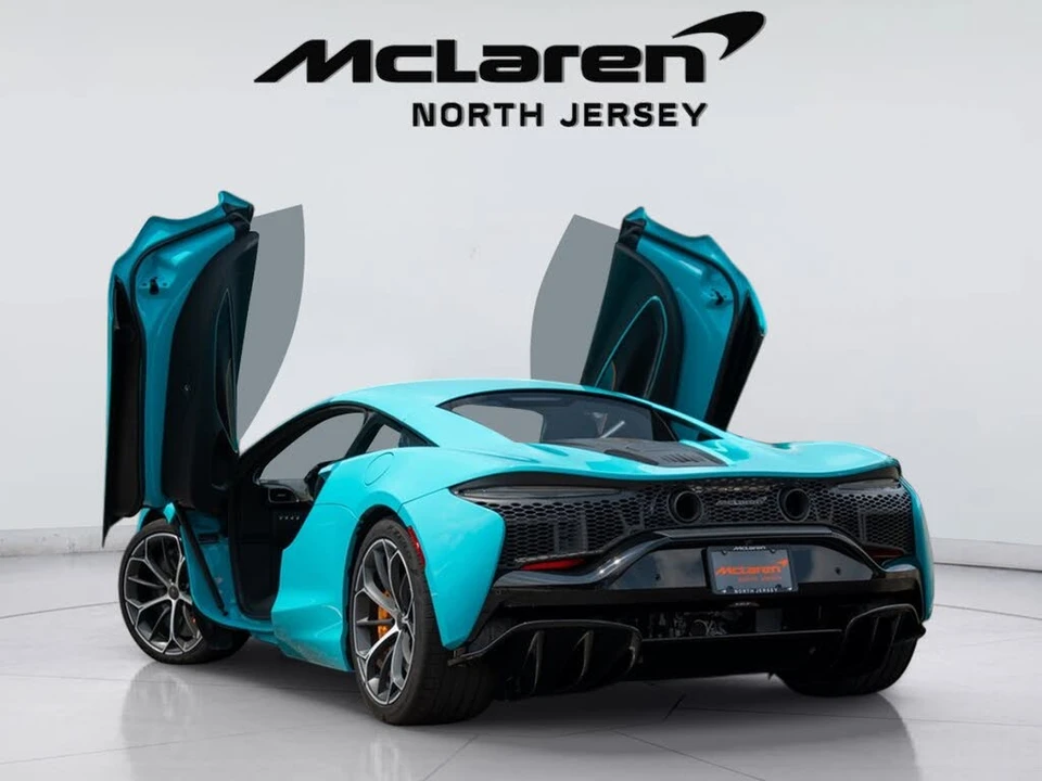 2025 McLaren Artura - Image 14 of 31