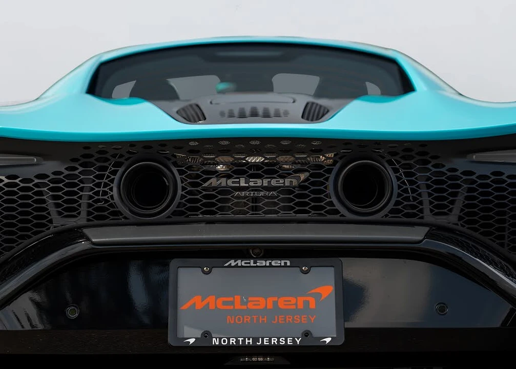 2025 McLaren Artura - Image 24 of 31