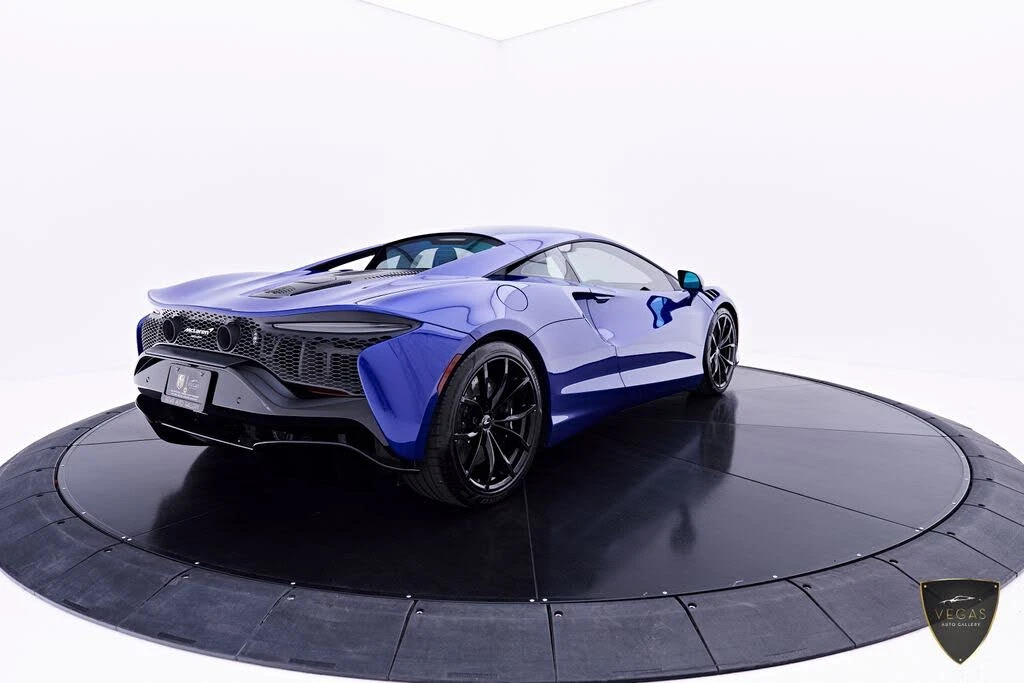 2025 McLaren Artura - Image 17 of 31
