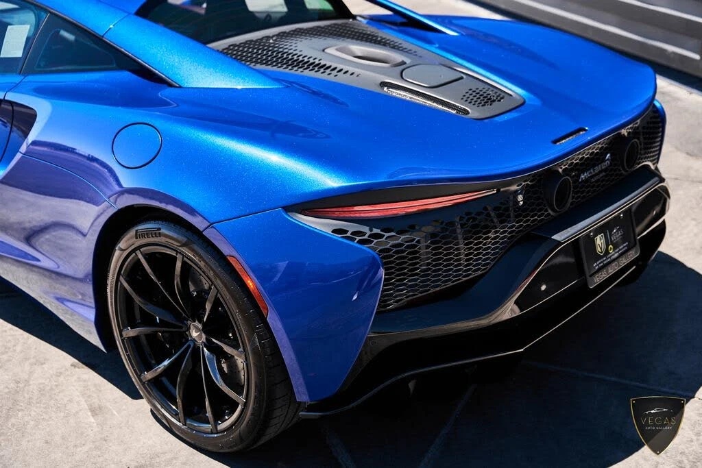 2025 McLaren Artura - Image 11 of 31