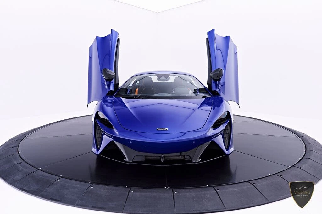2025 McLaren Artura - Image 29 of 31