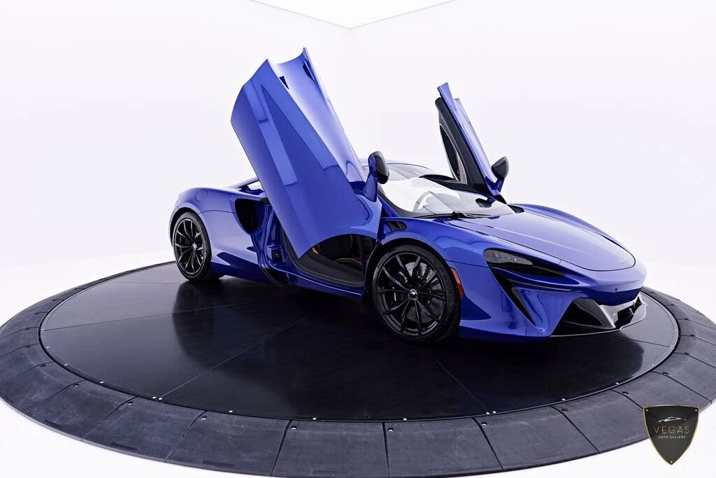 2025 McLaren Artura - Image 28 of 31