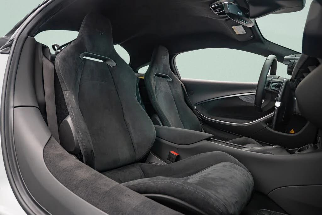 2025 McLaren Artura - Image 12 of 21