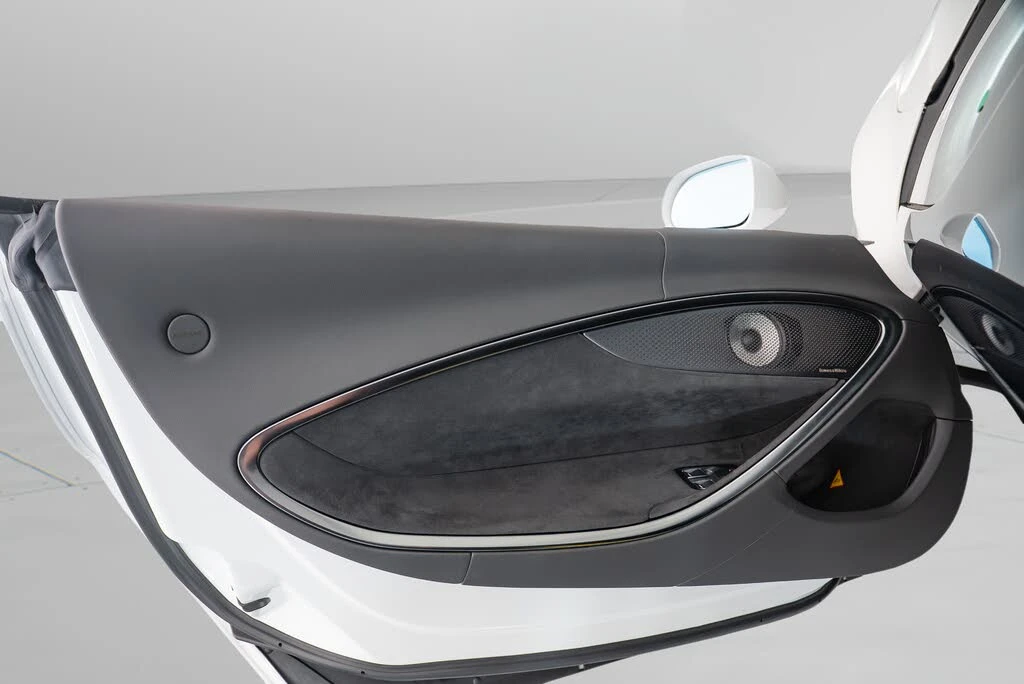 2025 McLaren Artura - Image 15 of 21