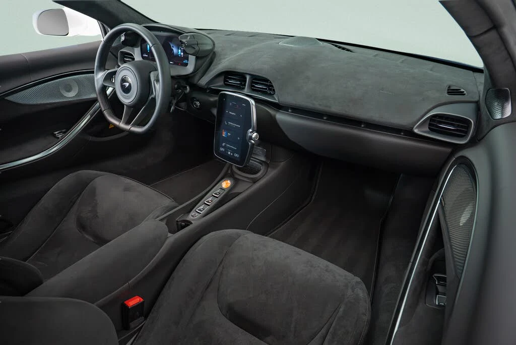 2025 McLaren Artura - Image 14 of 21
