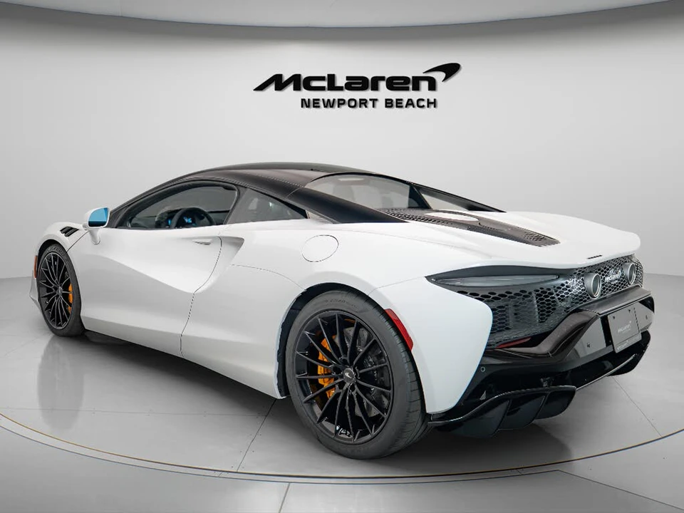 2025 McLaren Artura - Image 4 of 21