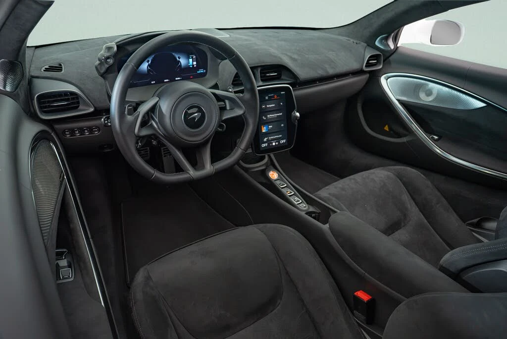 2025 McLaren Artura - Image 13 of 21
