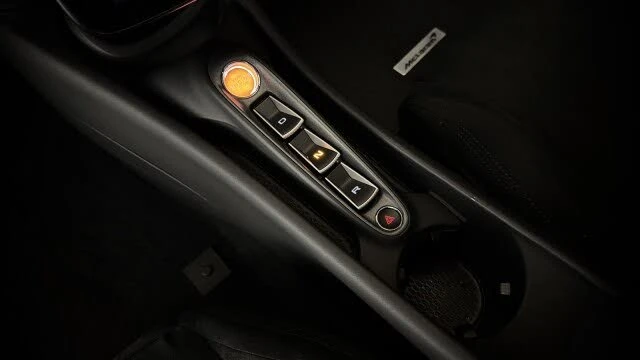 2025 McLaren Artura - Image 7 of 28