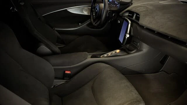 2025 McLaren Artura - Image 11 of 28