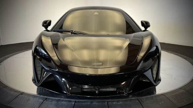 2025 McLaren Artura - Image 17 of 28