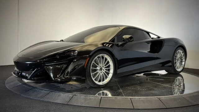 2025 McLaren Artura - Image 18 of 28