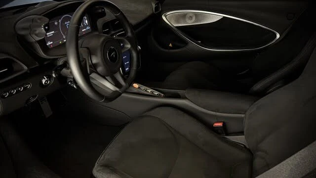 2025 McLaren Artura - Image 13 of 28