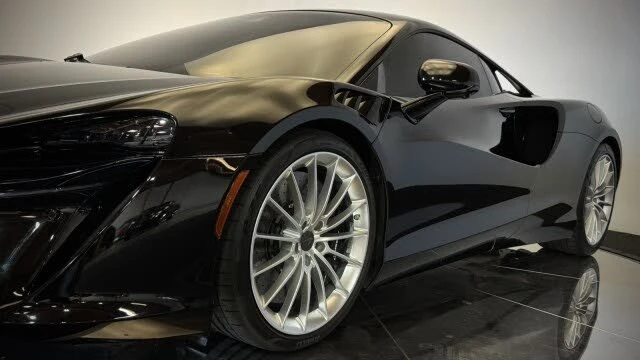 2025 McLaren Artura - Image 19 of 28