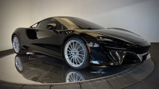 2025 McLaren Artura - Image 15 of 28