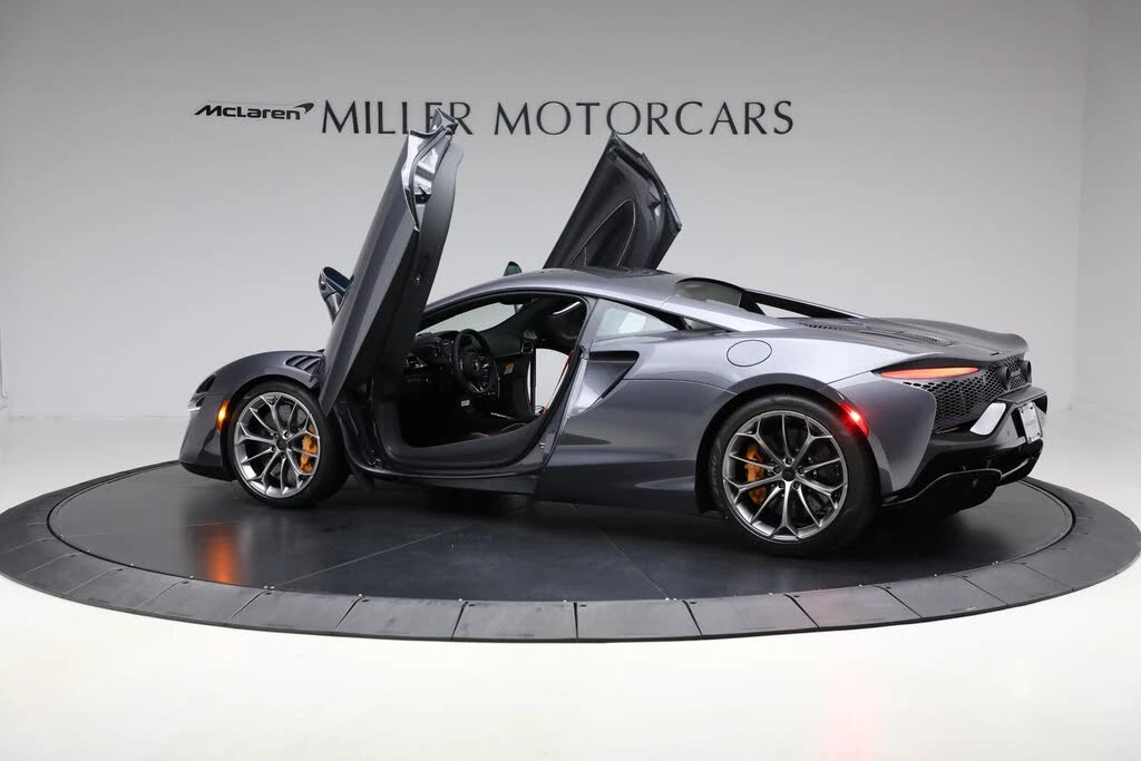 2025 McLaren Artura - Image 17 of 31