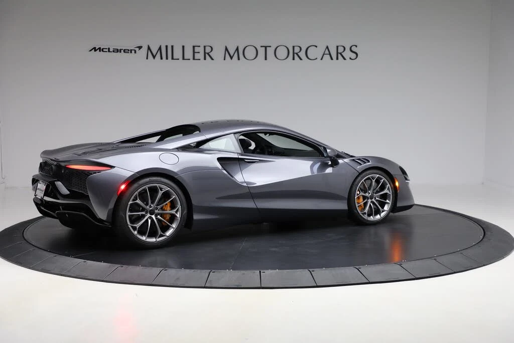 2025 McLaren Artura - Image 8 of 31
