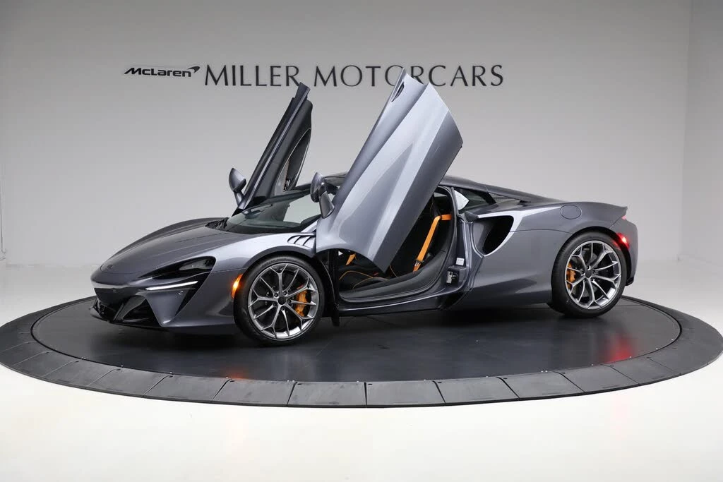 2025 McLaren Artura - Image 15 of 31
