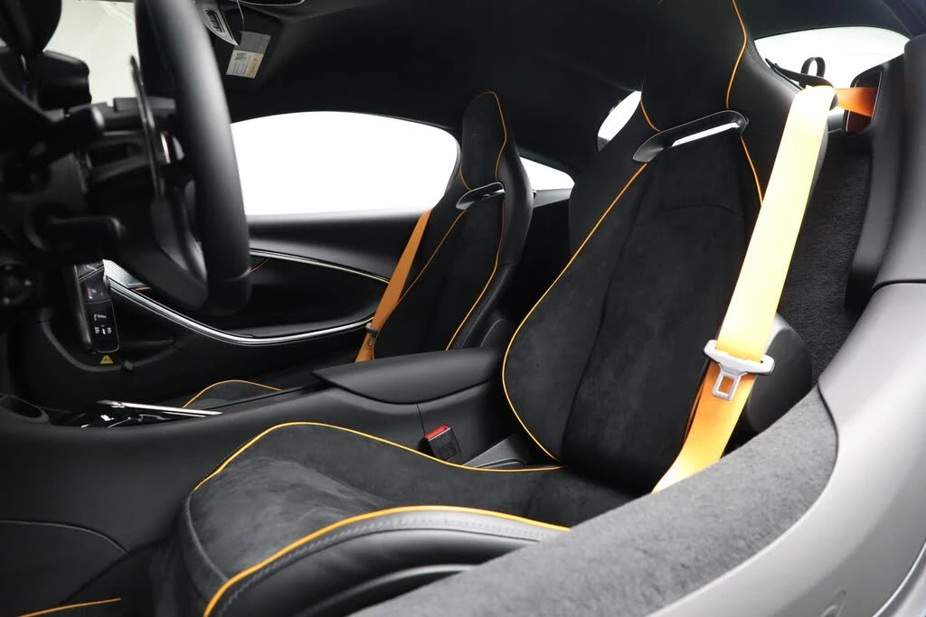 2025 McLaren Artura - Image 22 of 31